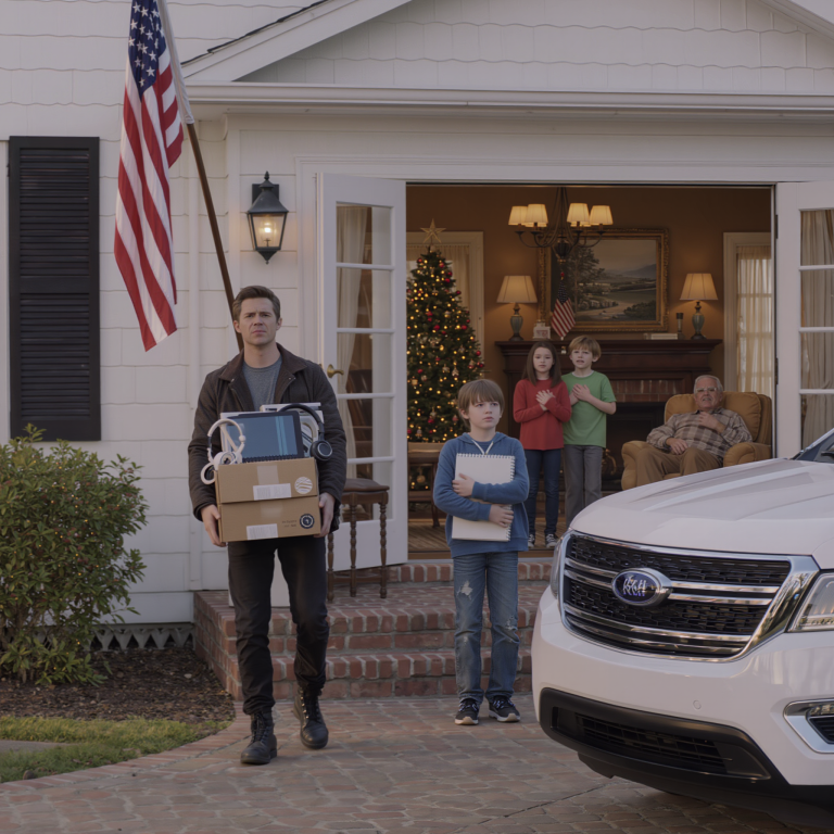 Wydałam tysiące, świętując, że dzieci mojej siostry są z samej czołówki… Potem mój syn otworzył używany notes, a mój tata uśmiechnął się złośliwie – więc zabrałam wszystkie prezenty i w końcu pękłam