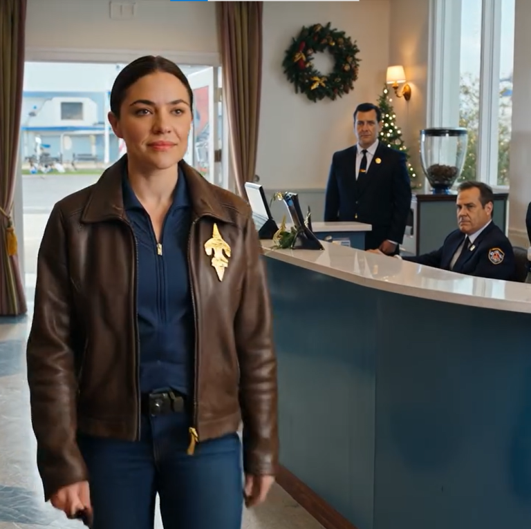 „Zgubiłaś się, proszę pani?” – żartowali, nie widząc trójzębu SEAL pod jej kurtką. Mgła na Coronado oblepiała