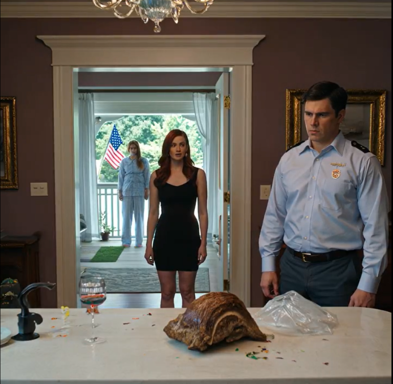 Podczas kolacji moja synowa przewróciła kieliszek, gdy odmówiłem dolania jej wina. Powiedziała: „Po prostu zrób, o co prosiłam”. Następnego ranka obudziła się… i zobaczyła coś, co pozbawiło ją mowy!