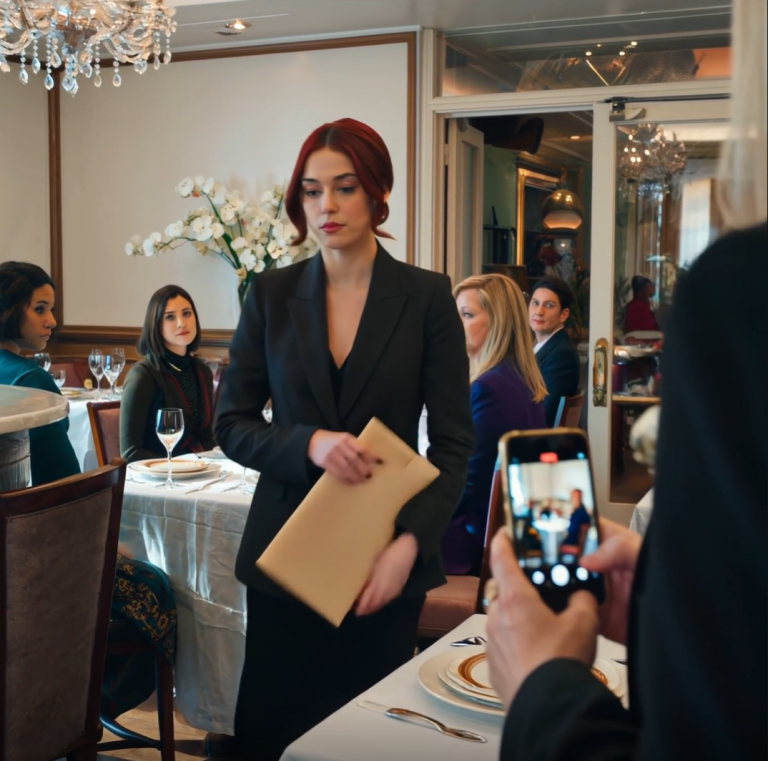 Z okazji ukończenia szkoły rodzice wręczyli mi list z oświadczeniem o wydziedziczeniu; „Od nas wszystkich” – ogłosiła mama w restauracji; moja siostra nagrała moją reakcję na potrzeby ich występu; podziękowałem im, wziąłem papiery i wyszedłem; nie mieli pojęcia, co już zrobiłem…