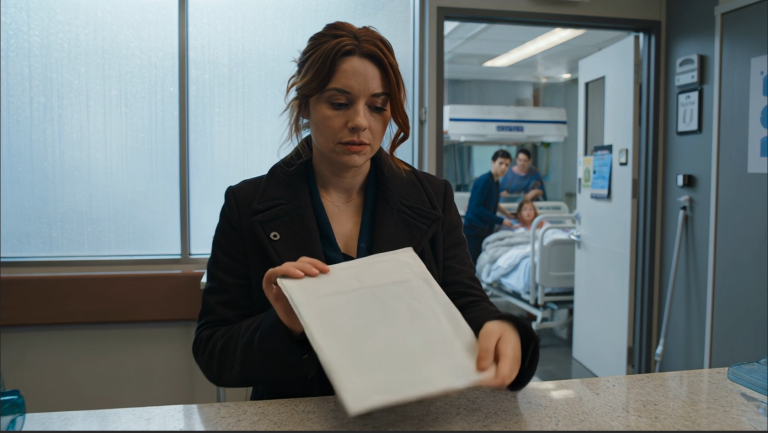 Moja siostra bliźniaczka zgodziła się donosić ciążę, ale mój mąż zostawił mnie dla niej i powiedział, że dziecko „potrzebuje biologicznej matki”. Przestałam więc błagać i zaczęłam odliczać dni do porodu – i zadbałam o to, aby ich marzenie nie skończyło się tak, jak sobie to wyobrażali.